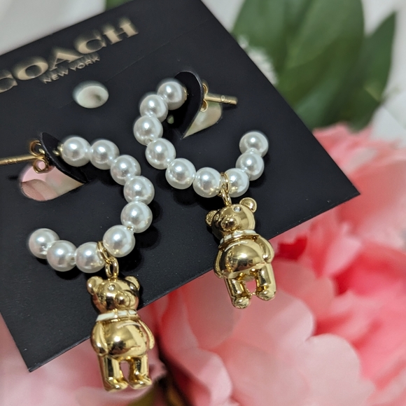 🆕 Teddy Bear Pearl Earrings 💛 COACH - Picture 3 of 5